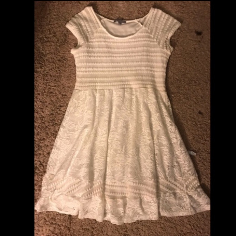 White semi formal lace dress